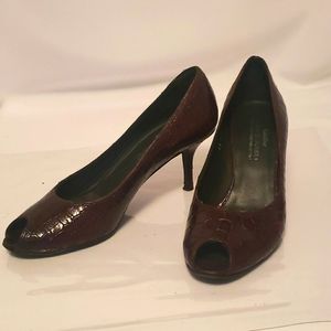 Donald J Pliner brown leather peep toe pump